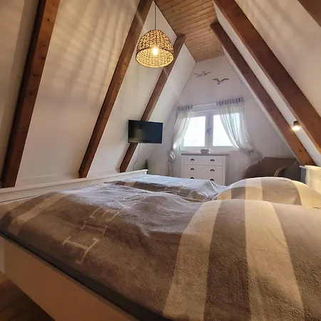 Nurdachhaus Storchennest بيت للعطل *