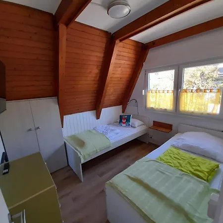 Nurdachhaus Storchennest بيت للعطل